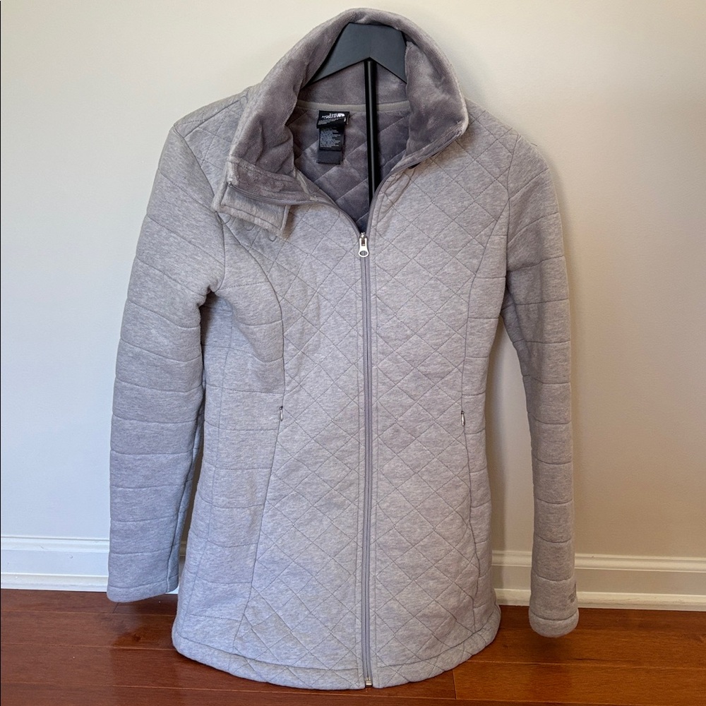The North Face Women’s Small Gray Quilted Fleece Jacket – EUC‎